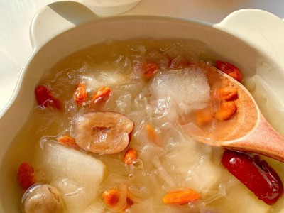 新手煮银耳羹不粘底、不出胶小技巧，软糯香甜，胶质满满