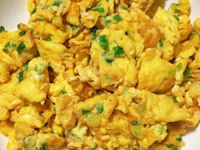 新手煎蛋不粘锅、不散黄小技巧，外酥里嫩，颜值拉满