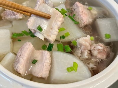 新手煮排骨汤不油腻、无腥味小技巧，鲜香浓郁，汤色清亮
